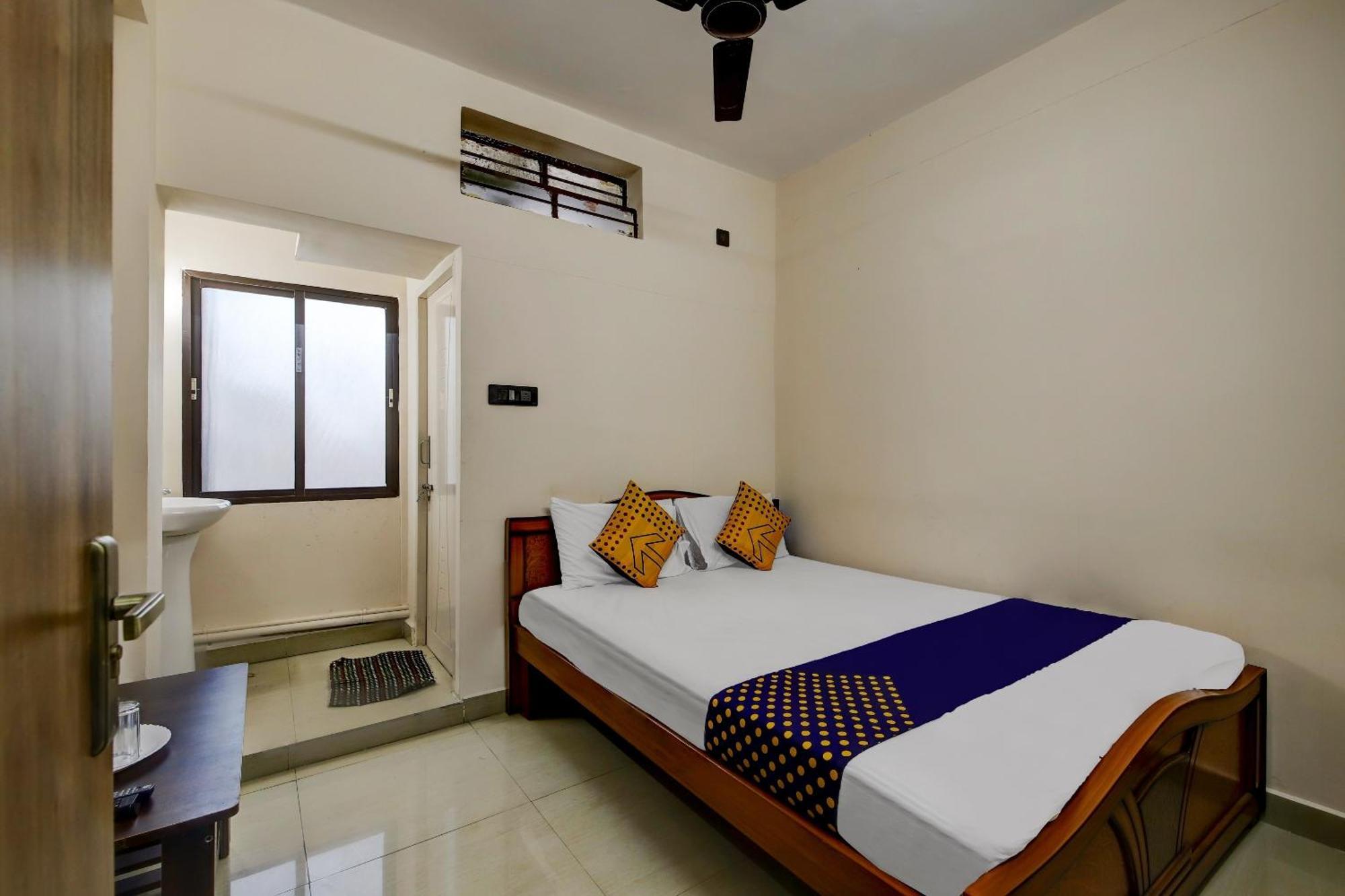 Spot On 73621 Srinivasa Boarding And Lodging Jālahalli Exterior foto