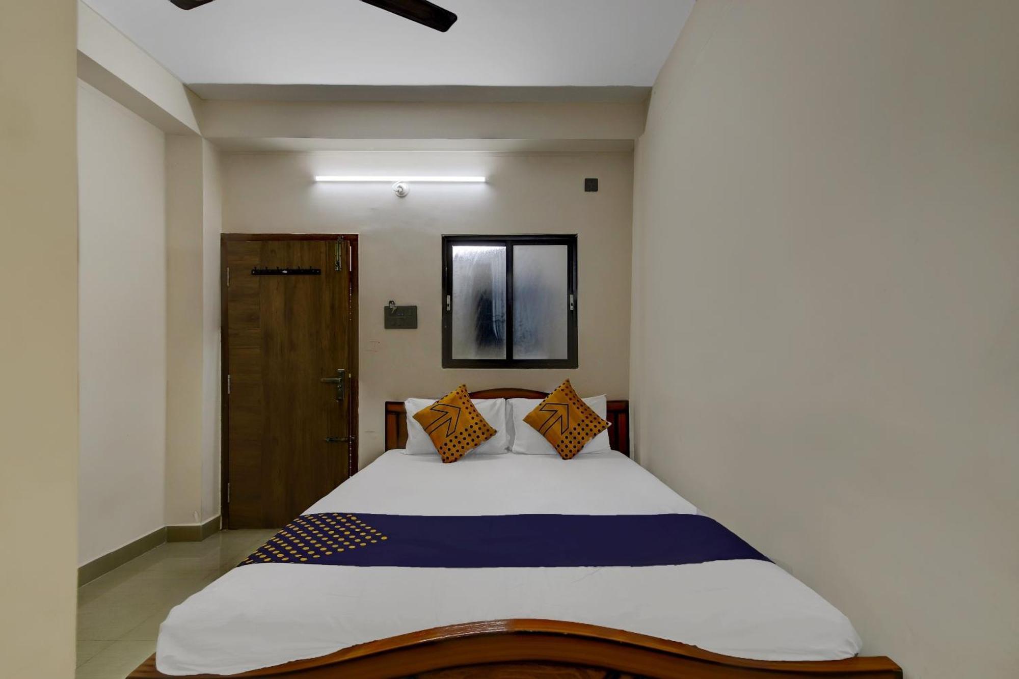 Spot On 73621 Srinivasa Boarding And Lodging Jālahalli Exterior foto
